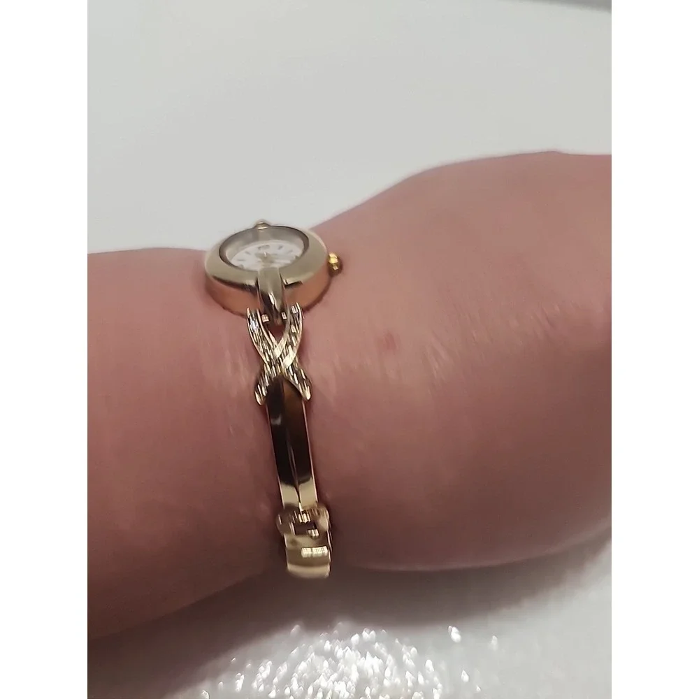 Geneve Watch Vintage Womens‎ Gold Tone With Stone Accents